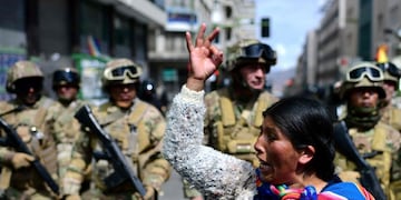 El conmovedor video de una madre que despide a su hijo muerto tras la represión de Bolivia