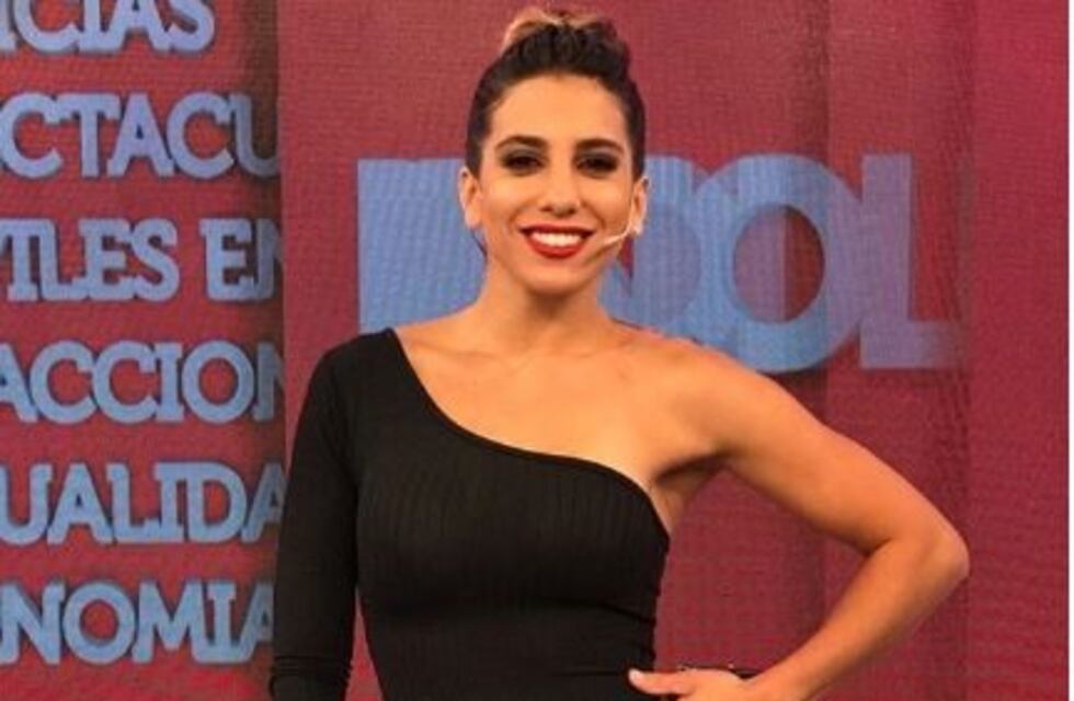 Cinthia Fernández se mostró a los besos con un hombre en un bar de Palermo