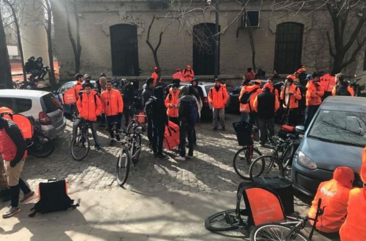 Los trabajadores de Rappi, Glovo y UBER formaron el primer sindicato de apps en el país\u002E