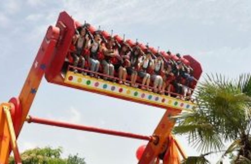 Una nena murió tras salir despedida de un juego en un parque de diversiones