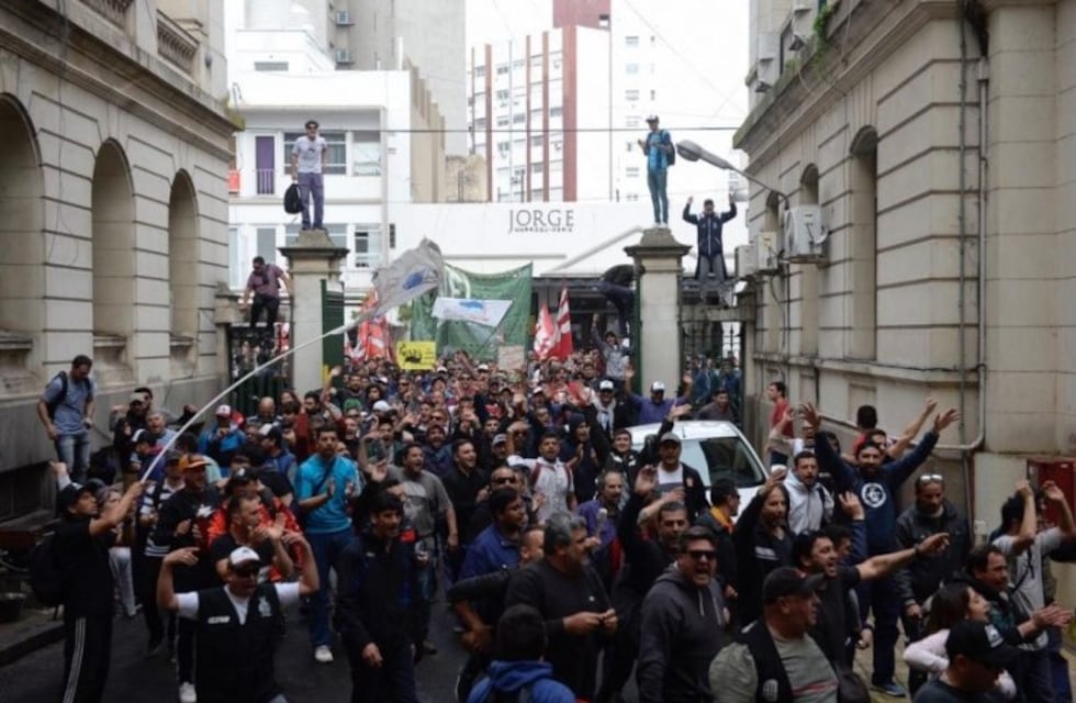 Astillero Río Santiago: después de 12 horas, levantaron la toma en el Ministerio de Economía