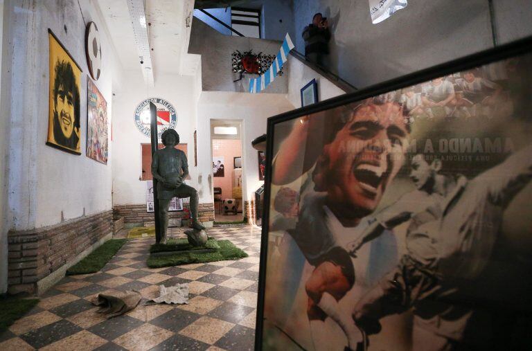 ACOMPAÑA CRÓNICA. BUENOS AIRES (ARGENTINA) 20/10/2016.- Detalle de una casa que habitó el futbolista argentino Diego Maradona en Buenos Aires (Argentina) hoy, jueves 20 de octubre de 2016. El 20 de octubre de 1976, hace exactamente 40 años, Maradona debut