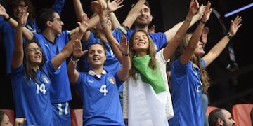 Italian supporters celebrate during the France 2019 Women's World Cup Group C football match between Australia and Italy, on June 9, 2019, at the Hainaut Stadium in Valenciennes, northern France\u002E (Photo by FRANCOIS LO PRESTI / AFP)