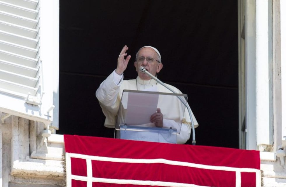 El Papa condenó la "violencia ciega e inhumana" del atentado en Barcelona