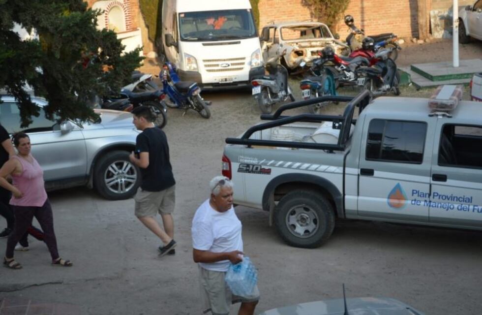 Los bomberos recibieron importante ayuda de la comunidad