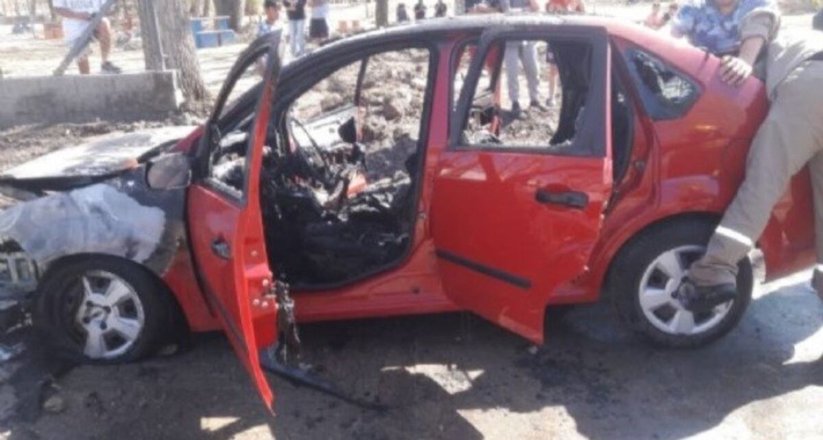 Se incendió un vehículo en el barrio Colinas de Carlos Paz