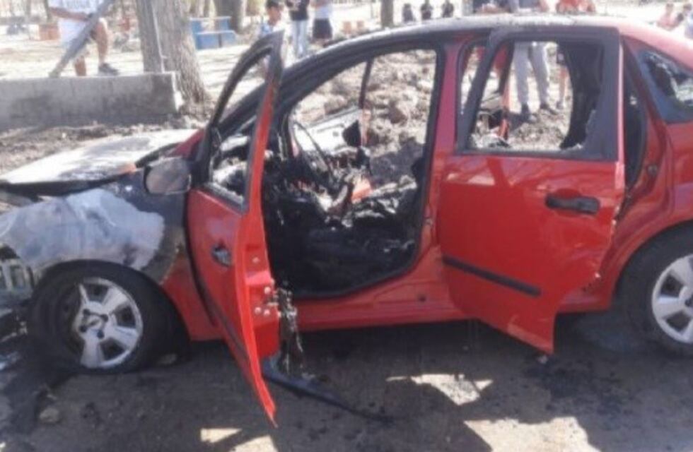 Se incendió un vehículo en el barrio Colinas de Carlos Paz