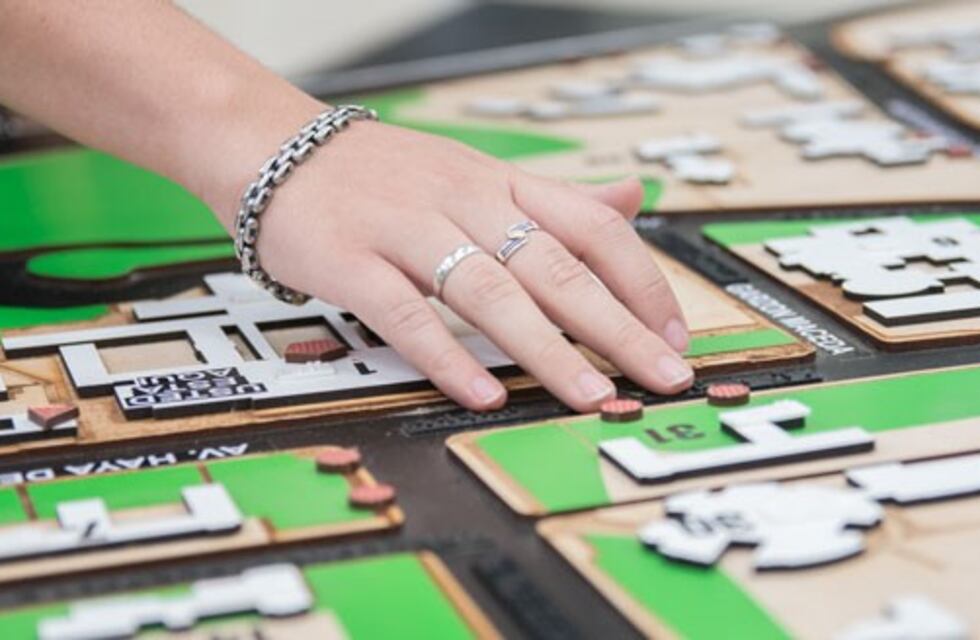 Crean maqueta de la Ciudad Universitaria para personas con problemas de visión