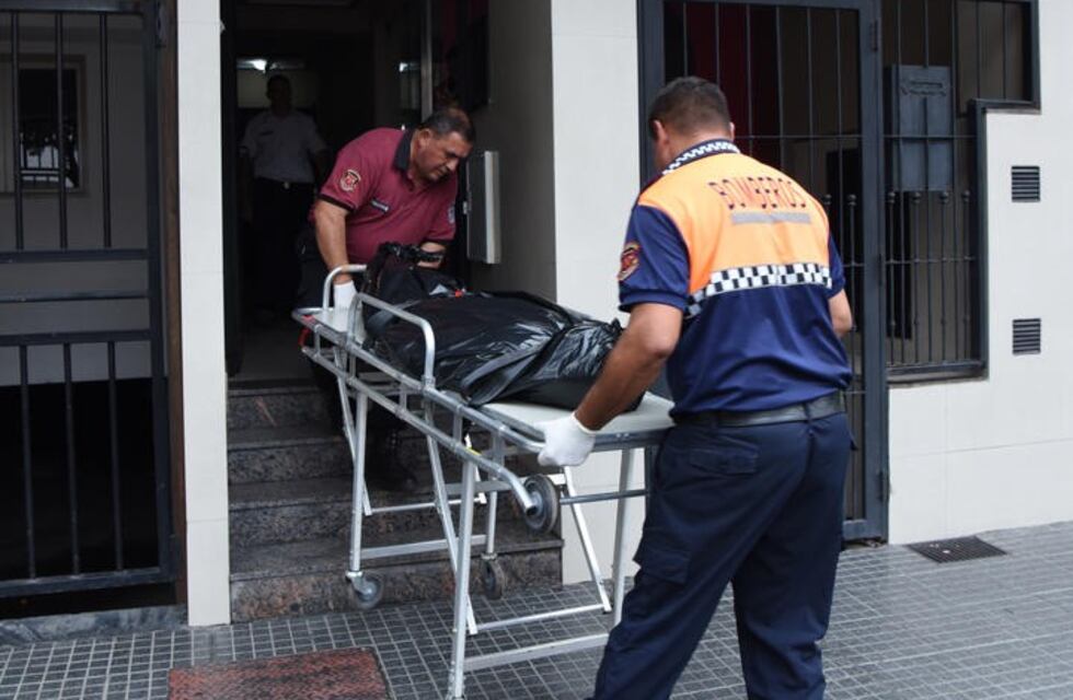 Una joven murió al caer de un edificio