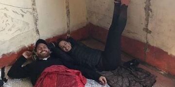 Las vacaciones mochileras de Julieta Nair Calvo y su novio