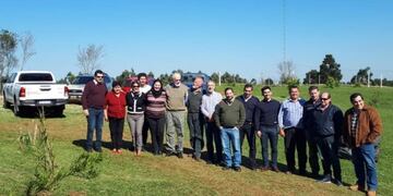 El presidente de EMSA con integrantes del Club de Cazadores y Pescadores de Corpus-Roca\u002E (Prensa EMSA)