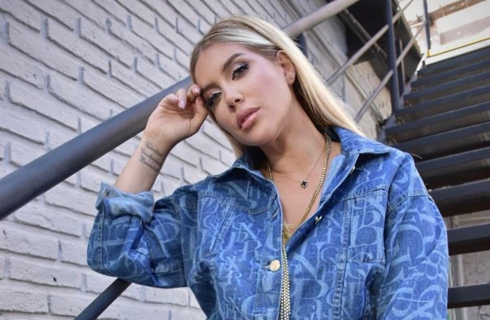 Wanda Nara se animó a un catsuit animal print y orejitas: “El gato está sobre la mesa”