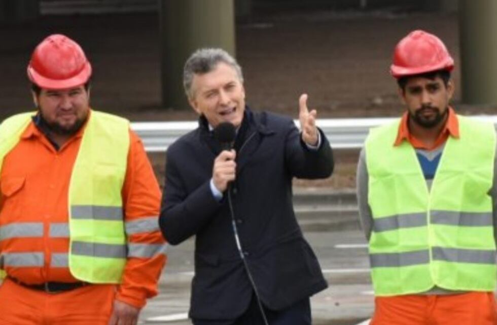 Una pregunta puso incómodo a Macri en su fugaz paso por Rosario