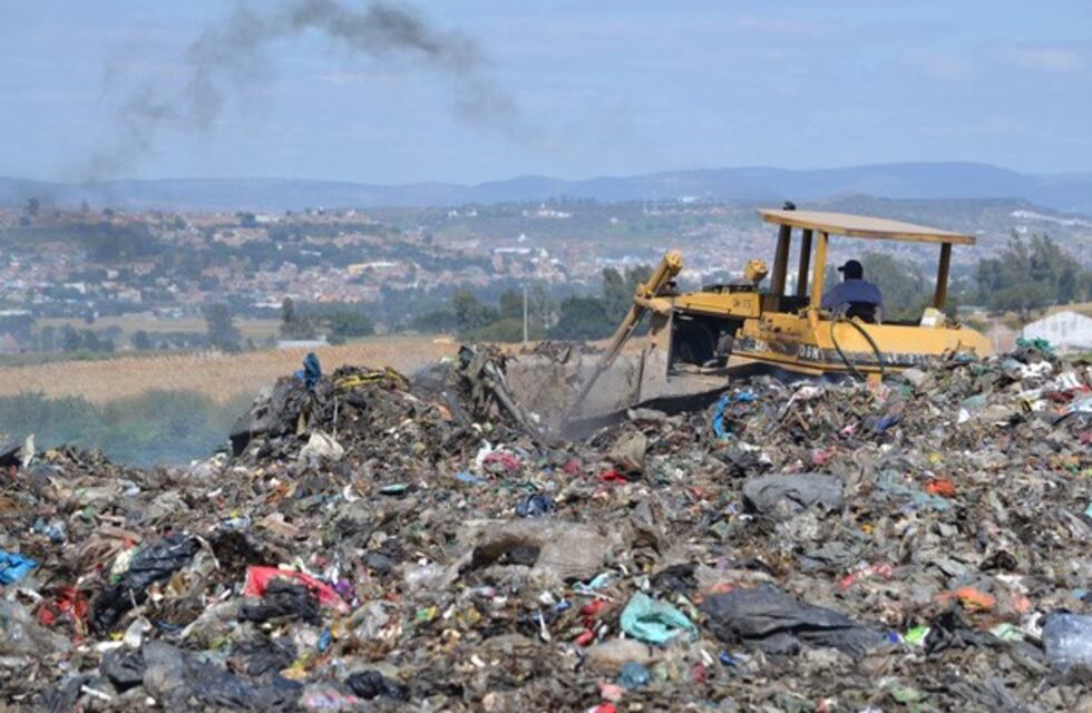 Paraná: una máquina chocó a un joven en el basurero municipal
