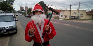 Papá Noel limpiavidrios\u002E