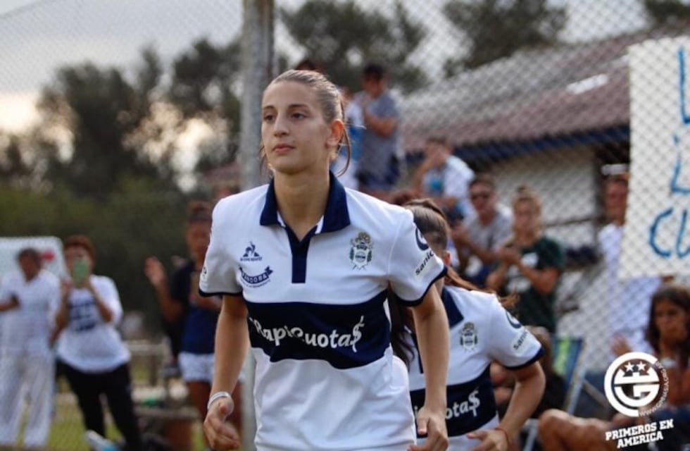 Lucía Guiñazú, jugadora de Gimnasia, homenajeó a Maradona con un gol antológico