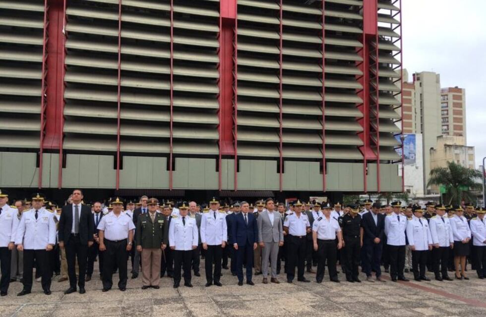 La Provincia dice que los policías corruptos serán echados "a patadas"