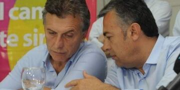 El presidente de la nación, Mauricio Macri junto al gobernador de Mendoza y presidente de la UCR, Alfredo Cornejo\u002E (Web)