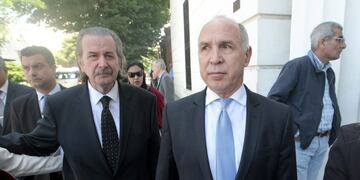 DYN34, BUENOS AIRES EL PRESIDENTE DE LA CORTE SUPREMA, RICARDO LORENZETTI, JUNTO AL JUEZ JUAN CARLOS MAQUEDA, PARTICIPAN DE LA DESPEDIDA DE LOS RESTOS MORTALES DEL EX JUEZ, CARLOS FAYT, ESTA TARDE EN EL CEMENTERIO DE LA RECOLETA.FOTO.DYN:DYN/PABLO MOLINA