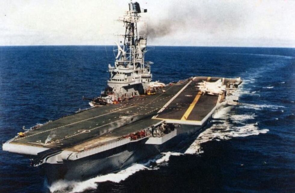 La difícil carrera entre un submarino británico y el ARA 25 de Mayo