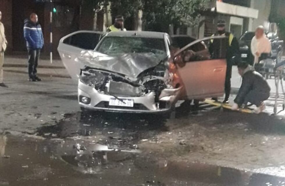Dos heridos en un choque entre un auto y un colectivo