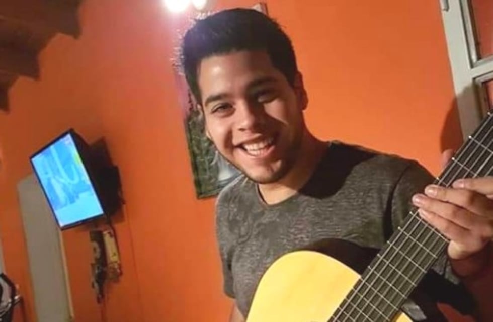 Madre de docente que se quitó la vida le apuntó al CPE: «empujaron a Facundo a esa decisión»