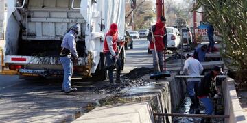 Limpieza en el canal Cajamar\u002E