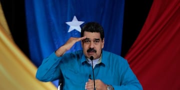 CAR04. CARACAS (VENEZUELA), 30/04/2017 - Fotografu00eda cedida por la oficina prensa del Palacio de Miraflores, del presidente de Venezuela, Nicolu00e1s Maduro, durante su programa televisivo