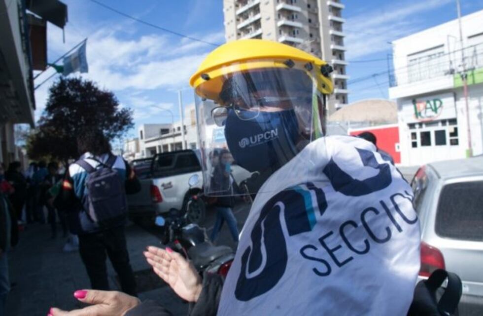UPCN marcha hacia el Ministerio de Economía de Viedma en búsqueda de un aumento salarial