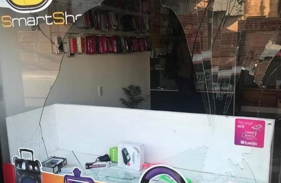 Robaron en un local de Arroyito y sus madres devolvieron parte del motín