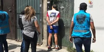 Detuvieron a un profesor de taekwondo por producir y distribuir material de abuso sexual infantil (Foto: Clarín)