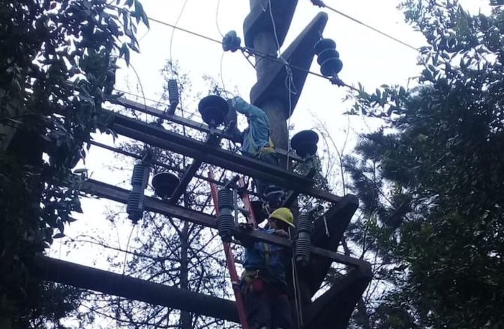 Hubo tres cortes por fallas en media tensión tras la tormenta en Rosario