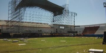 Así quedó la cancha de Instituto tras el paso de Phil Collins en Córdoba\u002E