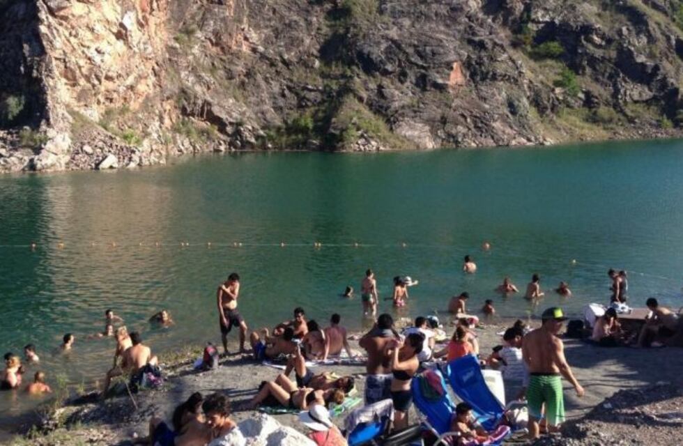 Convocan a licitación pública para concesión de La Laguna Azul