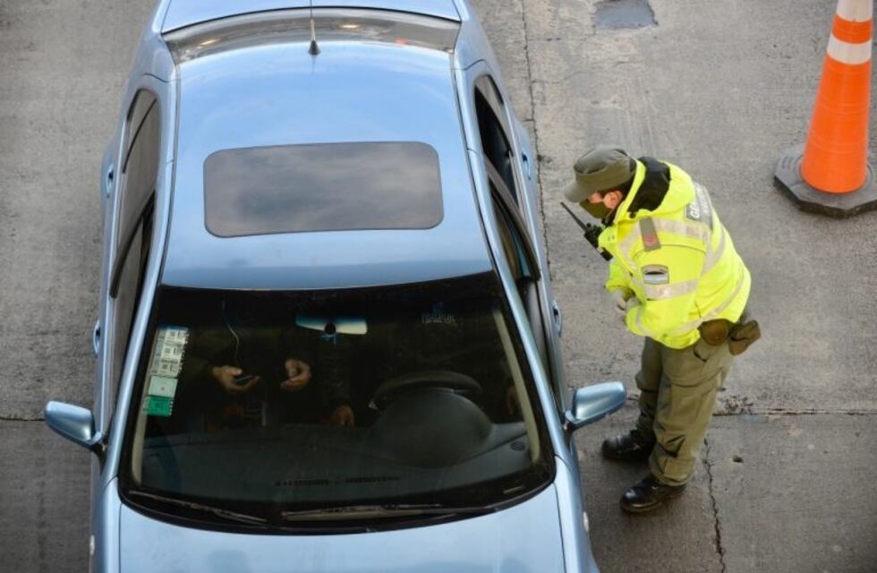 Liniers: quiso escapar de un control de tránsito y atropelló a un agente, pero fue detenido