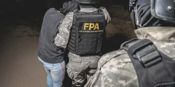 Cayó un hombre en Carlos Paz acusado de vender drogas junto a su familia\u002E (Foto: FPA Córdoba)\u002E