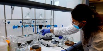 A technician works at the laboratory of NanoScent's headquarters in Misgav industrial zone near the northern Israeli city of Karmiel, on July 21, 2020\u002E - An Israeli company is developing a coronavirus breathalyser test that gives results in 30 seconds, billing it as a \