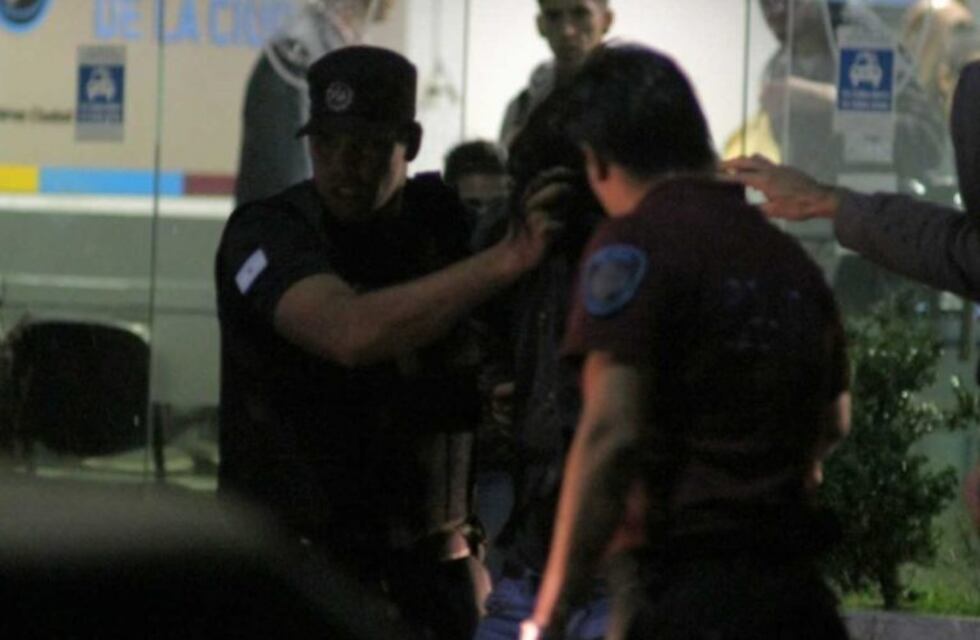 Diez oficiales de la Policía de la Ciudad, detenidos por presunto robo de dinero