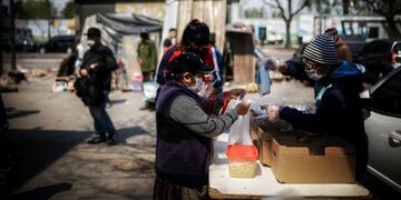 La pobreza podría alcanzar a 231 millones de personas en la región, equivalente al 37,3% de la población; y la indigencia afectaría a 96 millones de personas, es decir, al 15,6%\u002E EFE/JUAN IGNACIO RONCORONI