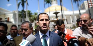 Venezuelan opposition leader Juan Guaido walks as he speaks to journalists before a news conference at the National Assembly in Caracas, Venezuela February 4, 2019\u002E REUTERS/Andres Martinez Casares