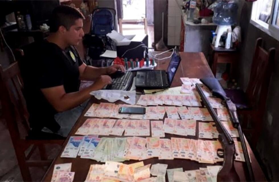 Secuestran dos escopetas, un auto y 140 mil pesos en Yerba Buena