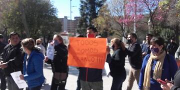 Nutrida protesta en respaldo del policía Franco Rolón que mató a dos delincuentes en Sauce Viejo\u002E (Twitter)