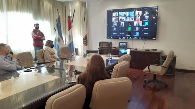 Se realizó un encuentro virtual entre los jóvenes por el proyecto de estación de carga sostenible en Carlos Paz