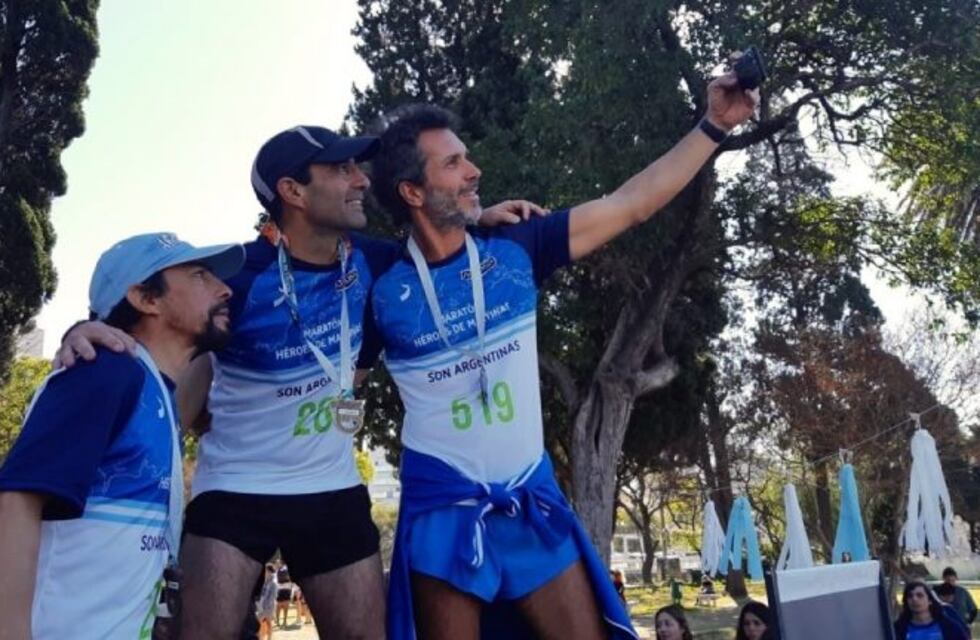 Podio de Marcelo Cossar en la maratón Héroes de Malvinas