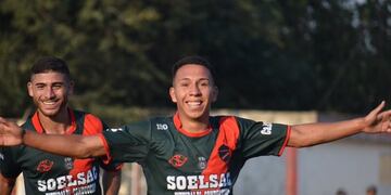 Gabriel Sarmiento la colocó en un ángulo y además, puso a Peñarol en la segunda rueda del Regional\u002E