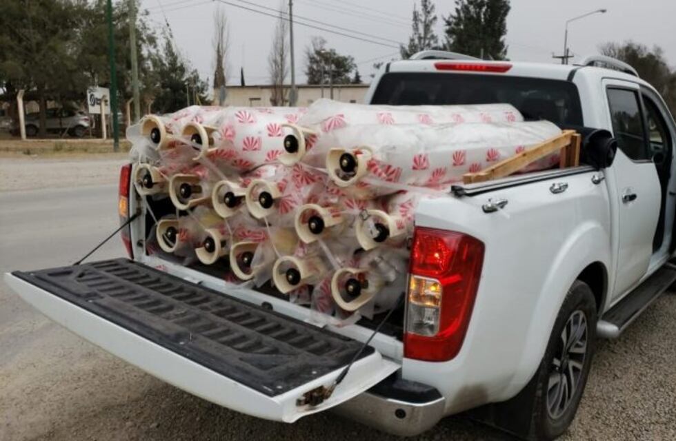 Maestros de Orán donaron tubos de oxígeno para hospitales del norte