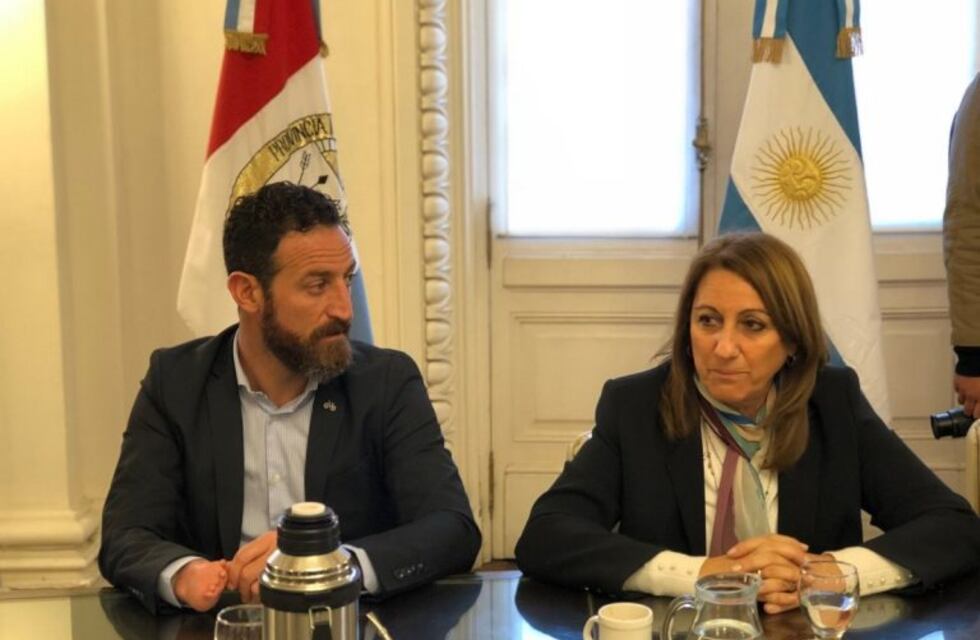 Fein se juntó con concejales y llamó a la unión para "luchar contra el crimen organizado"