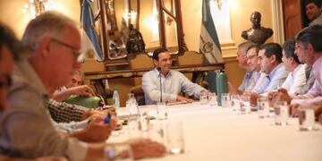 El gobernador de Corrientes se reunió con intendentes radicales\u002E (@gustavovaldesok)