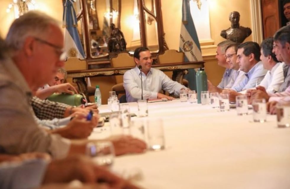Gustavo Valdés se reunió con intendentes radicales