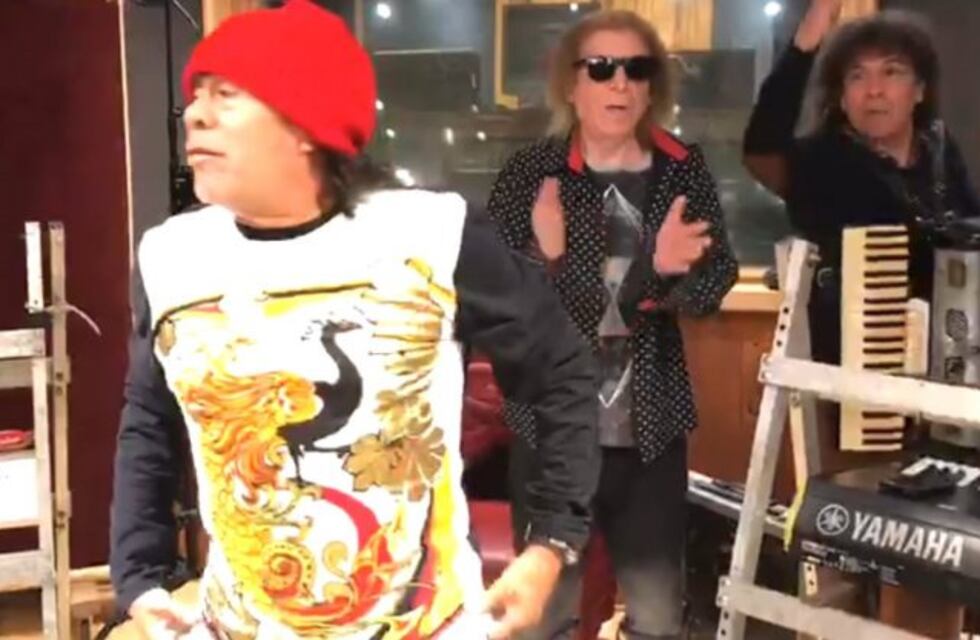 ¿La Mona es Papá Noel? Desopilante video para promocionar sus regalos en los bailes del finde